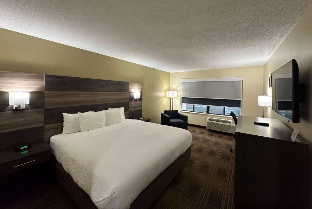 King Room - Non-Smoking interior